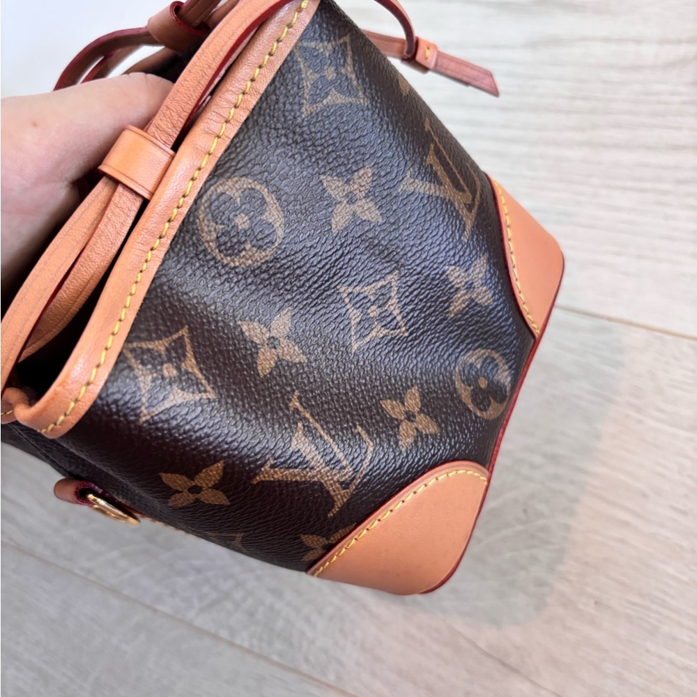 Louis Vuitton noe purse - Picture 2 of 16